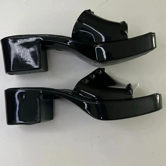 Madden Girl Sz 9 Black Rubbery Block Studded Slides Sandals NEW - Picture 3 of 6